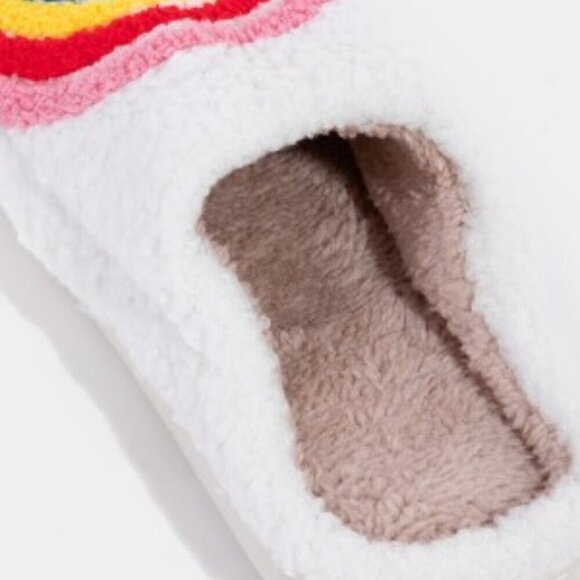 NWT Vibrant Rainbow Colorful Fuzzy Slippers Women's Size: 8-9 - Picture 2 of 5